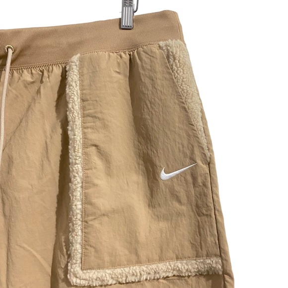 NWT Nike Sportswear Essential Faux Fur Trim Woven Beige Sand Pants Womens XXL - Picture 3 of 8